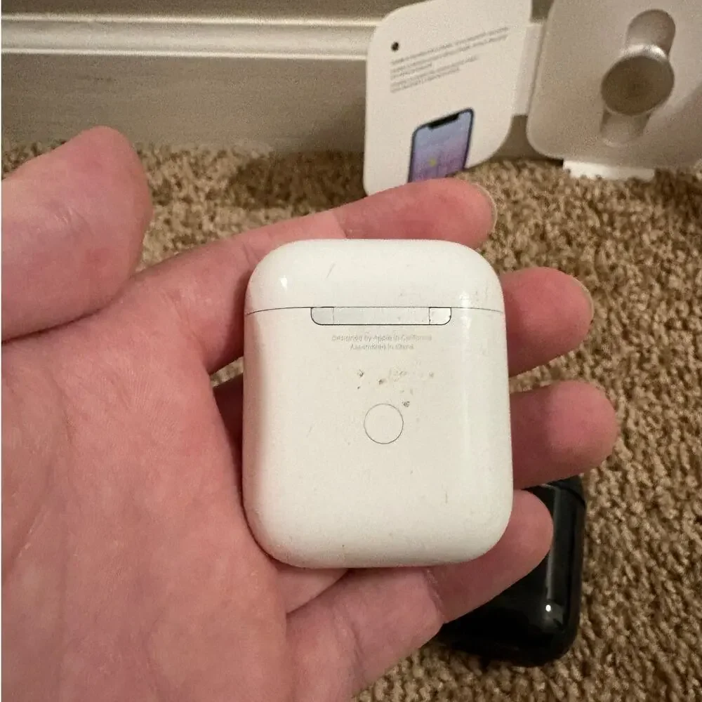 Apple Bundle (Unlocked): iPhone 8 Plus, AirPods Gen 1/2, Pro Case, AirTag - Lot